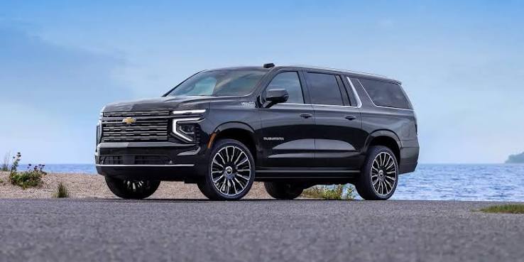 2025 Chevrolet Suburban — photo 1